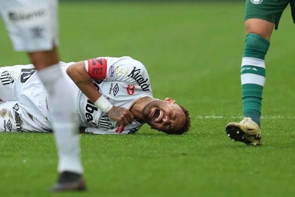 Neymar Injury Scare Raises Concerns Ahead of Upcoming FIFA World Cup Tournament